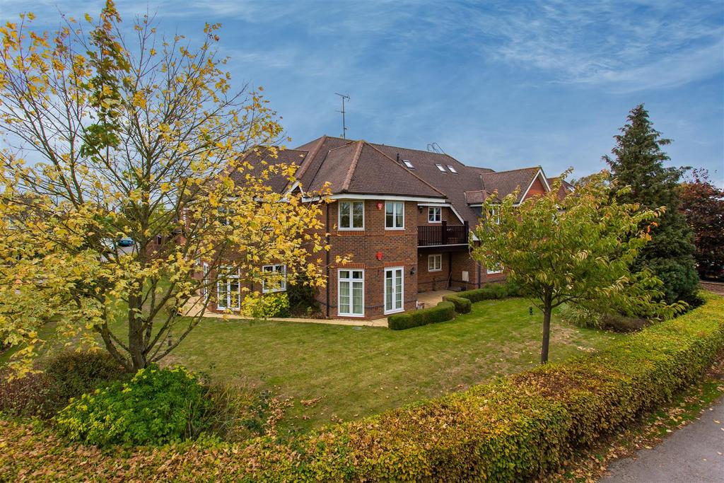 Green Place, Links Road, Flackwell Heath, High HP10 9LW