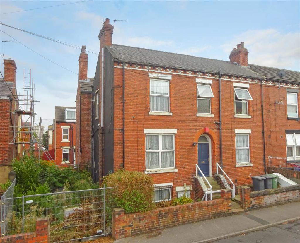 Edinburgh Grove, Armley, Leeds, West Yorkshire, LS12 3RL » Advanced