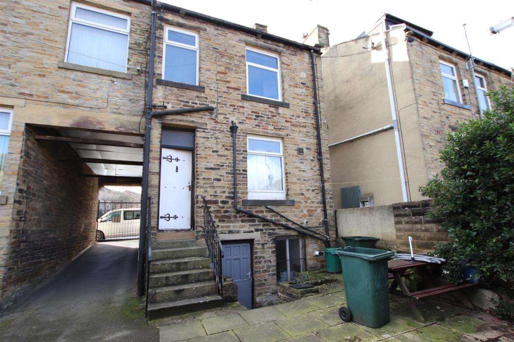 Albion Road, Yeadon, Bradford, West Yorkshire, BD10 9PY » Advanced