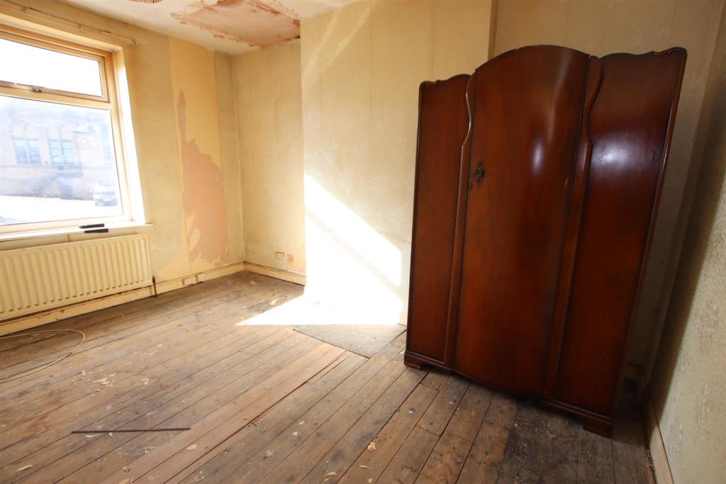 Albion Road, Yeadon, Bradford, West Yorkshire, BD10 9PY » Advanced