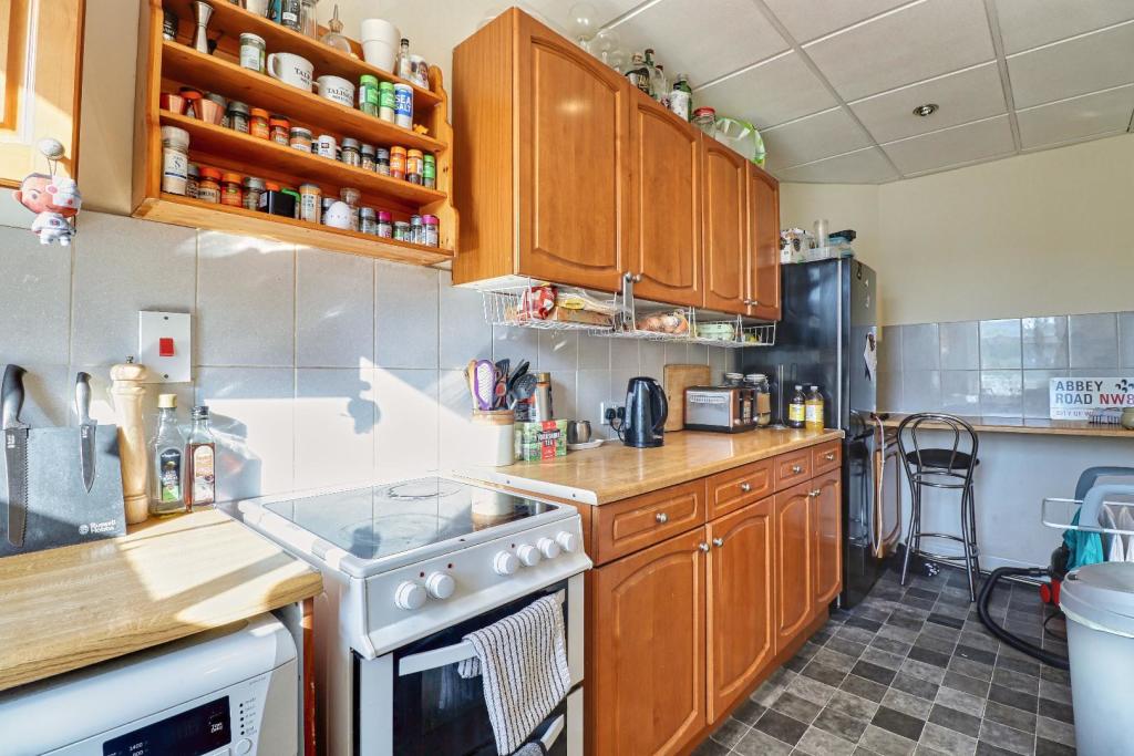 Paradise Grove, Horsforth, Leeds, West Yorkshire, LS18 4RN » Advanced Property Auction