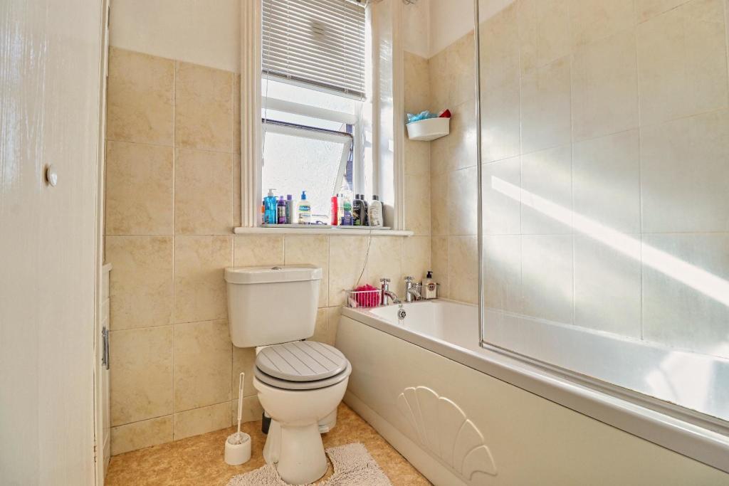 Paradise Grove, Horsforth, Leeds, West Yorkshire, LS18 4RN » Advanced Property Auction