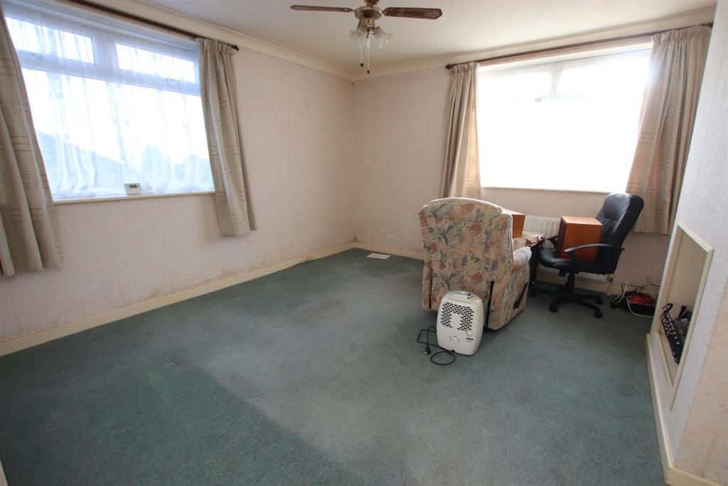 Santa Monica Road, Idle, Bradford, West Yorkshire, BD10 8QX » Advanced