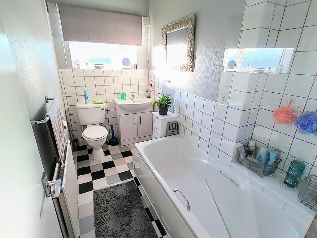 Thornton Road, Bradford, West Yorkshire, BD13 3JN » Advanced Property ...
