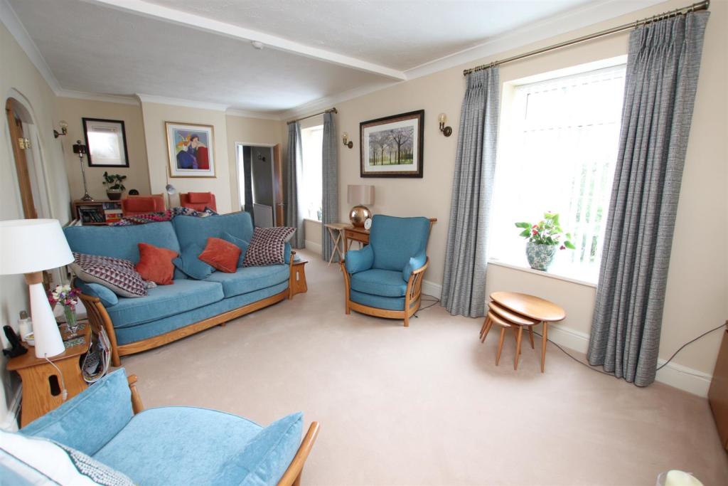 Town Street, Horsforth, Leeds, West Yorkshire, LS18 4AW » Advanced