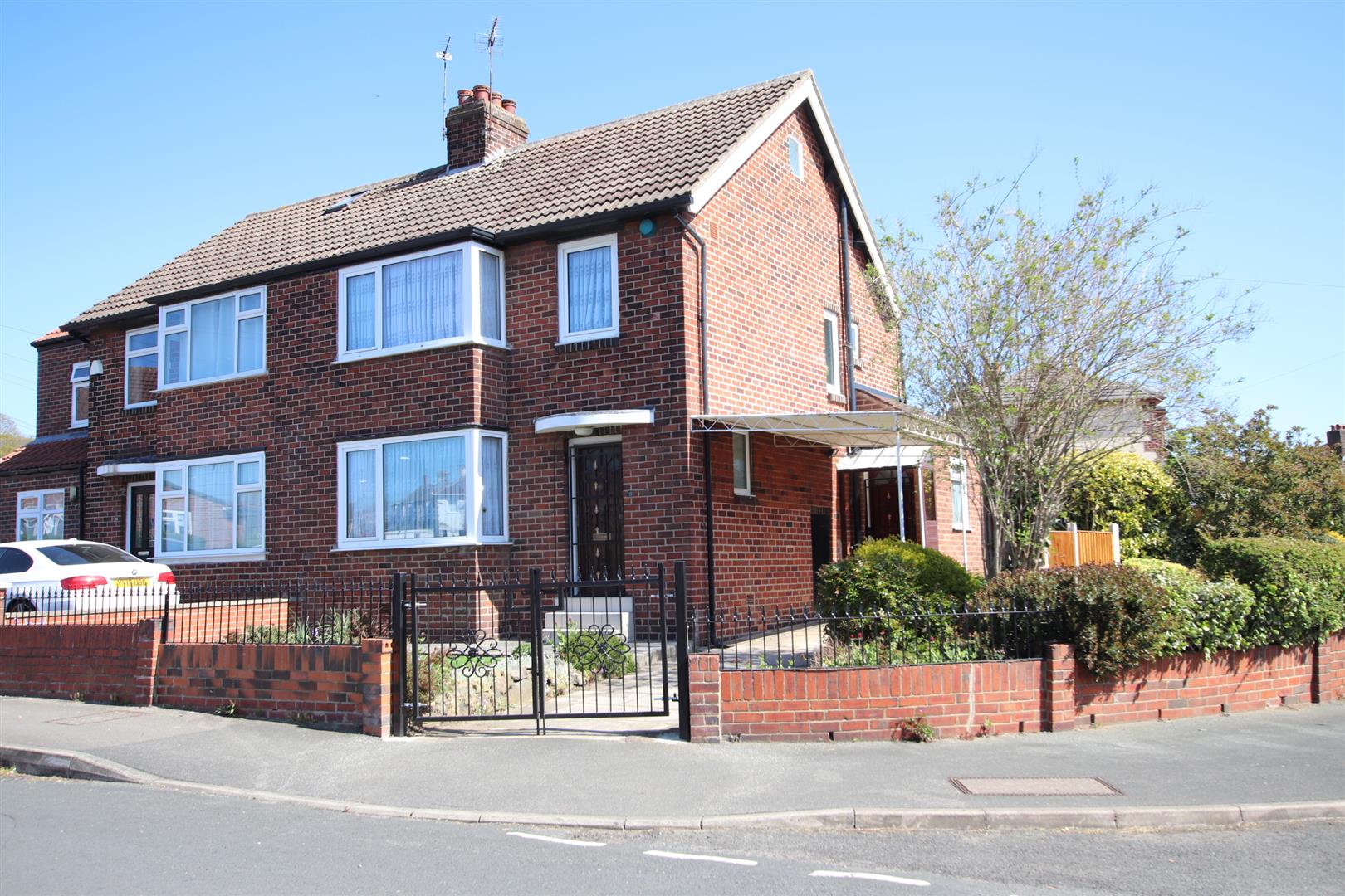 Vesper Gate Drive, Kirkstall, Leeds, West Yorkshire, LS5 3NH » Advanced