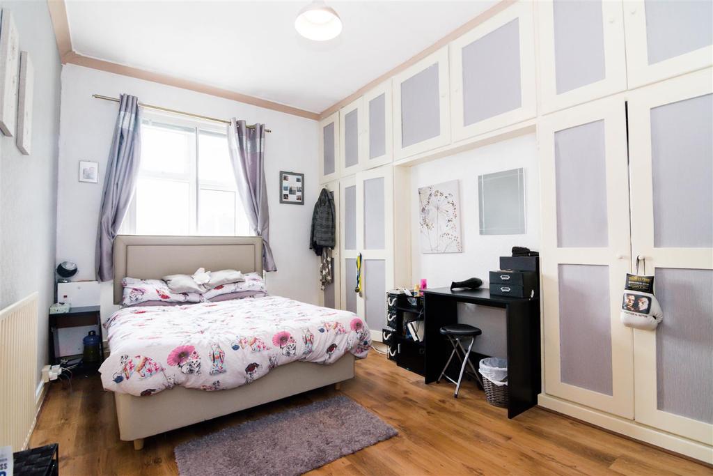 Paradise Grove, Horsforth, Leeds, West Yorkshire, LS18 4RN » Advanced Property Auction