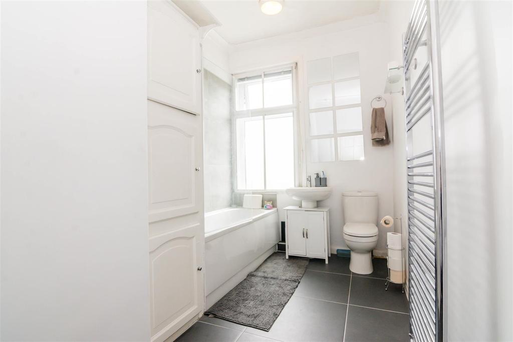 Paradise Grove, Horsforth, Leeds, West Yorkshire, LS18 4RN » Advanced Property Auction